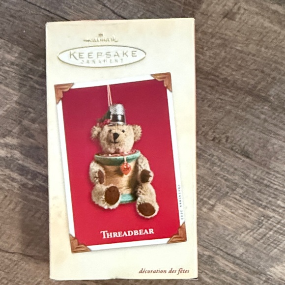 Hallmark KEEPSAKE Festive Bear Collection - Red, White, Green - Picture 2 of 7